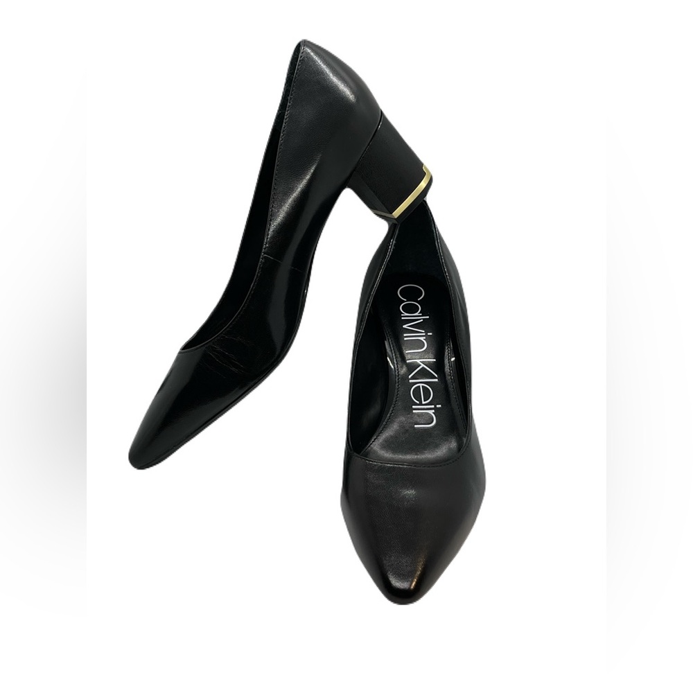 Basic Black Calvin Klein Pumps with Insole Signature and Gold Toned Plating.